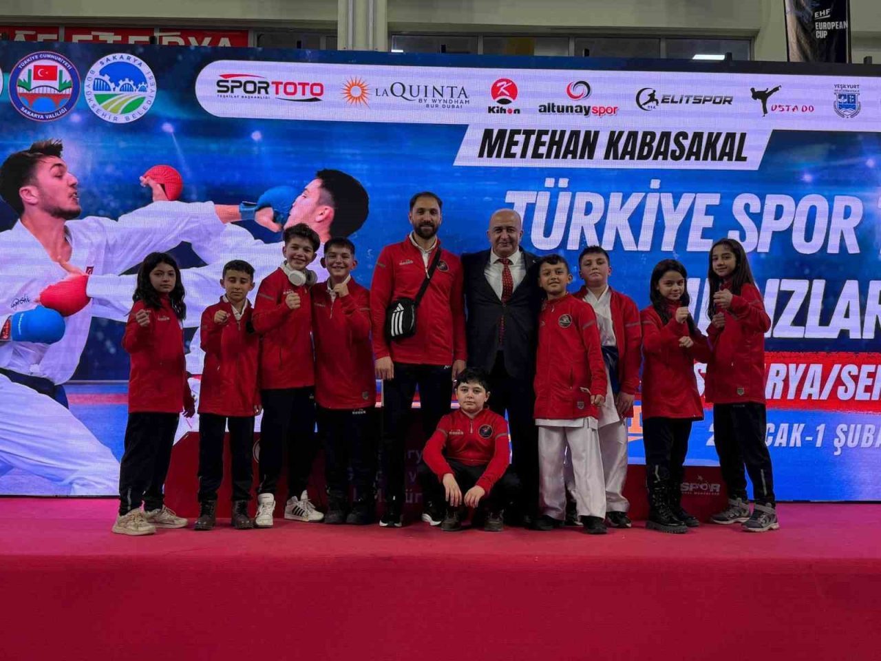 Erzincan Valiliği koordinesinde yürütülen “Değer Erzincan” Projesi kapsamında yetişen sporcular,