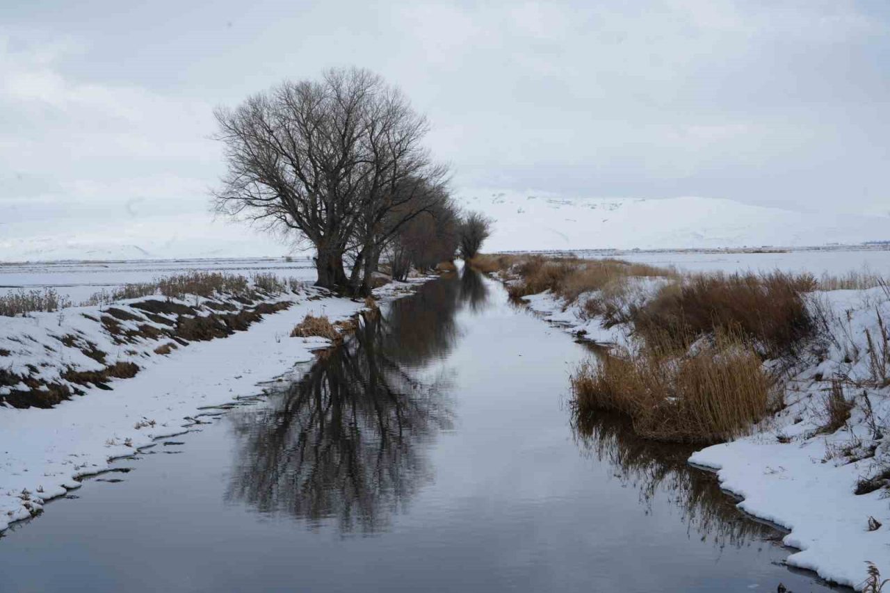 Erzurum’da bir yandan sıcaklık artarken bir yandan da kar yağışı