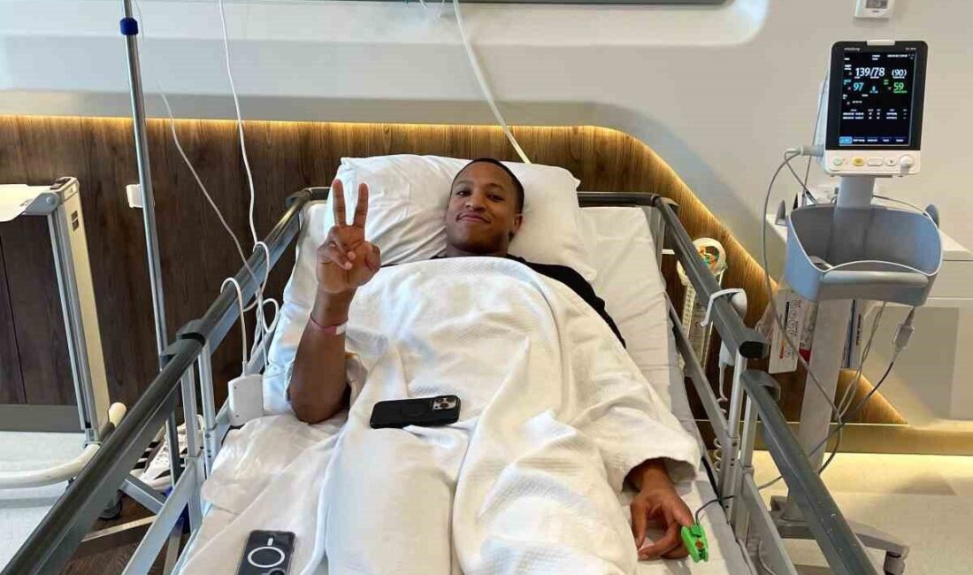 Fenerbahçe Erkek Basketbol Takımı’nın oyuncusu Devon Hall, sol dizinde tespit