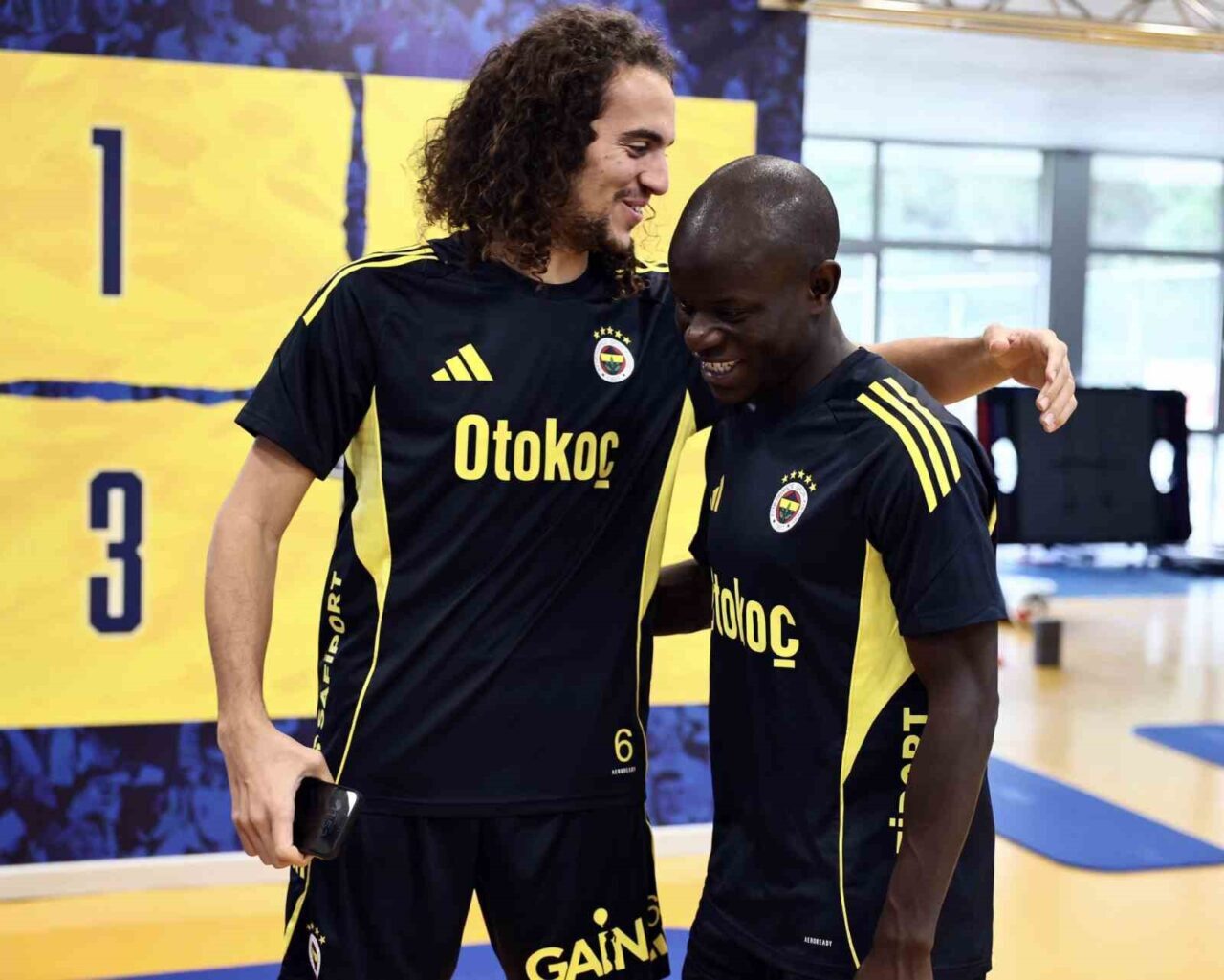 Fenerbahçe’nin yeni transferi N’Golo Kante, Can Bartu Tesisleri’ni gezdi ve