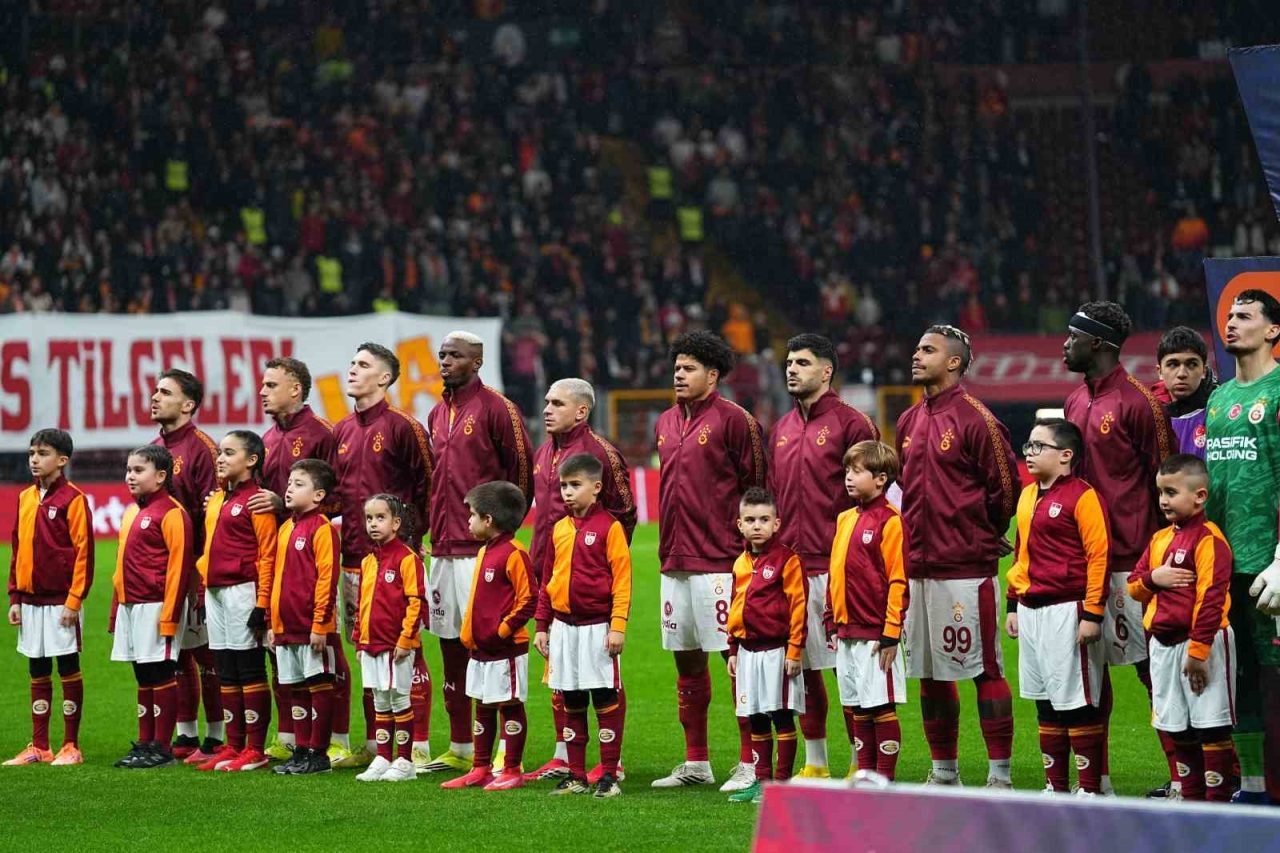 Galatasaray Teknik Direktörü Okan Buruk son oynadıkları Manchester City maçının