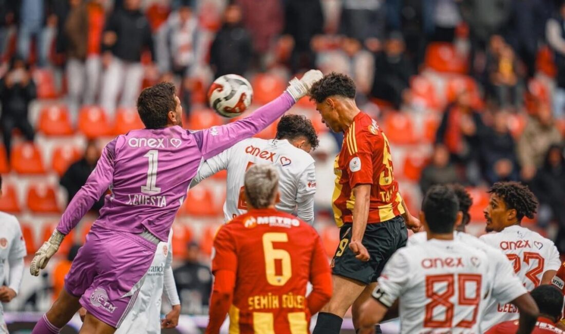 Kayserispor’un forvet futbolcusu Talha Sarıaslan, kritik dakikalarda attığı goller ile