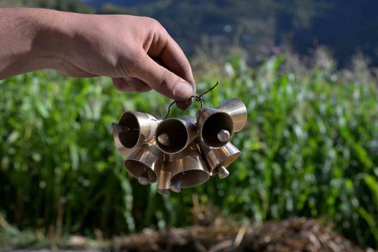 Gümüşhane’nin Kürtün ilçesinde hurda musluk ve pirinç atıklardan el emeğiyle