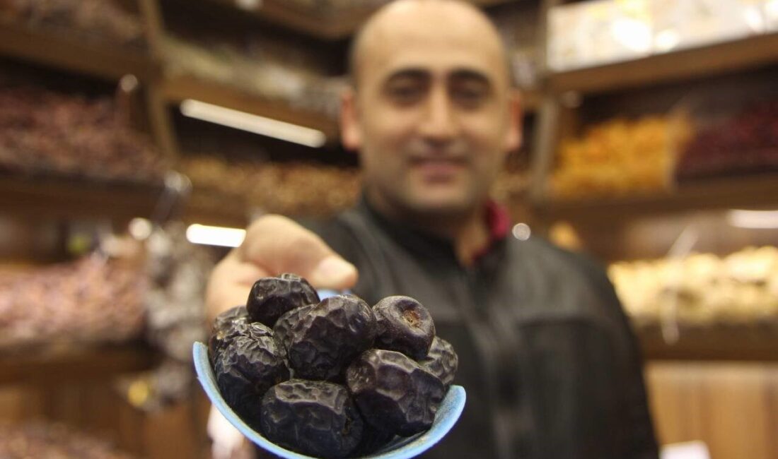 Ramazan ayının en çok tüketilen yiyeceklerinden biri olan hurma hakkında