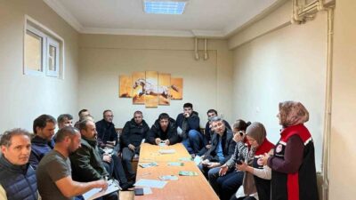 Erzincan İl Tarım ve Orman Müdürlüğü ekipleri, İliç ilçesinde üreticilerle