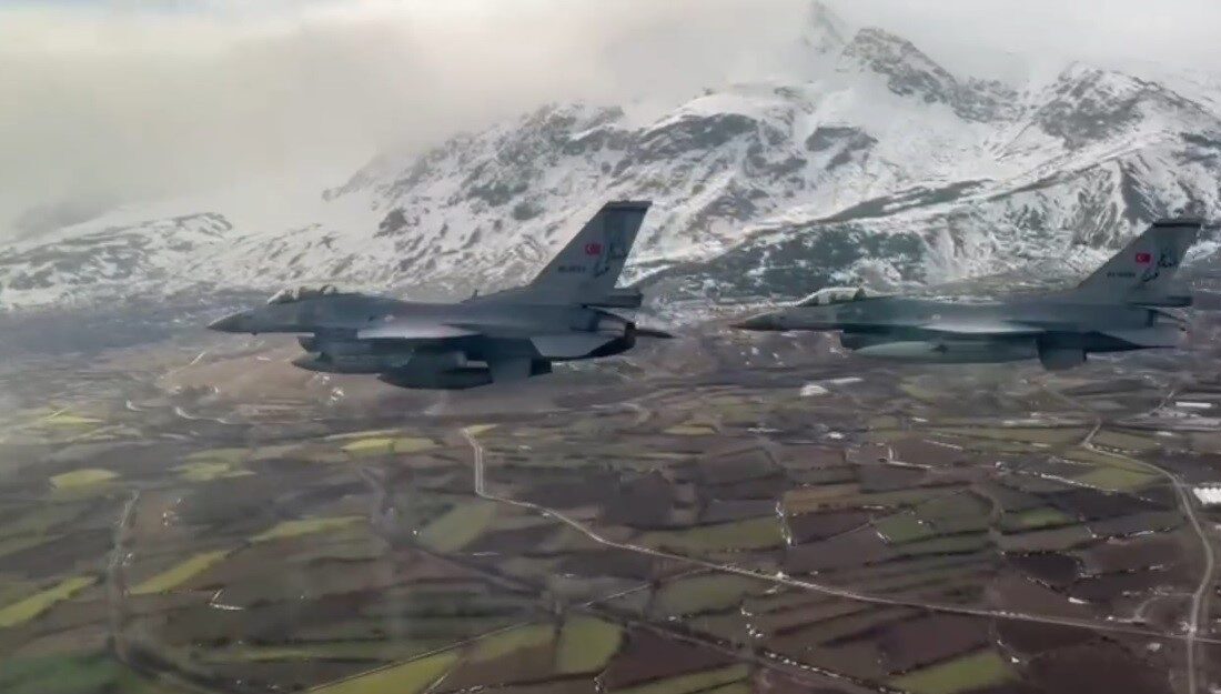 Hava Kuvvetleri Komutanlığı’na ait muharip uçaklar, Erzincan’ın düşman işgalinden kurtuluşunun