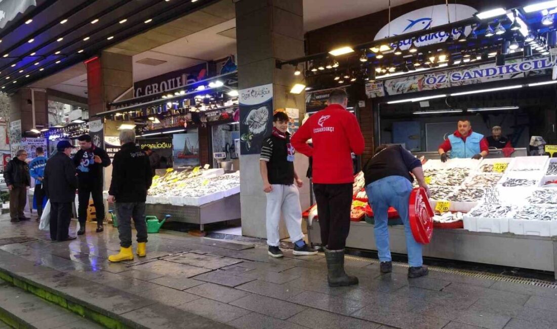 Karadeniz’de sezonun sonuna yaklaşılırken beklenmedik bir hamsi bolluğu yaşanıyor. Şubat