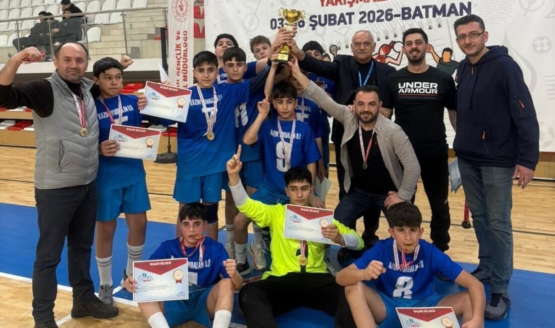 Erzurum Kazım Yurdalan Ortaokulu, hentbolda Türkiye Finallerine yükselme başarısı gösterdi.