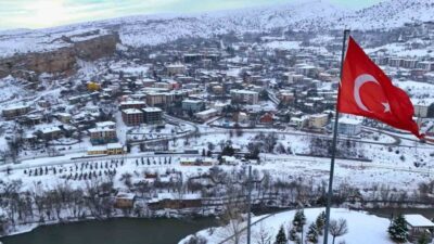 Erzincan’ın Kemah ilçesinde asrın felaketinin yıl dönümünde meydana gelen 4,9