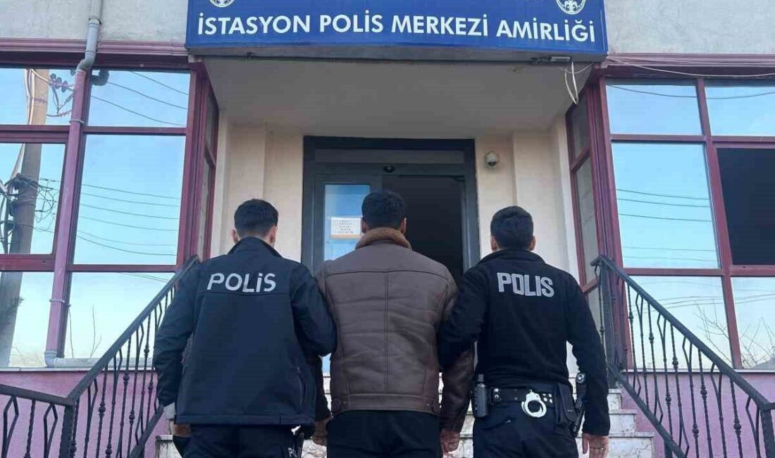 Kocaeli’nin Darıca ilçesinde husumetli olduğu kişiyi karnından bıçaklayan ve demir