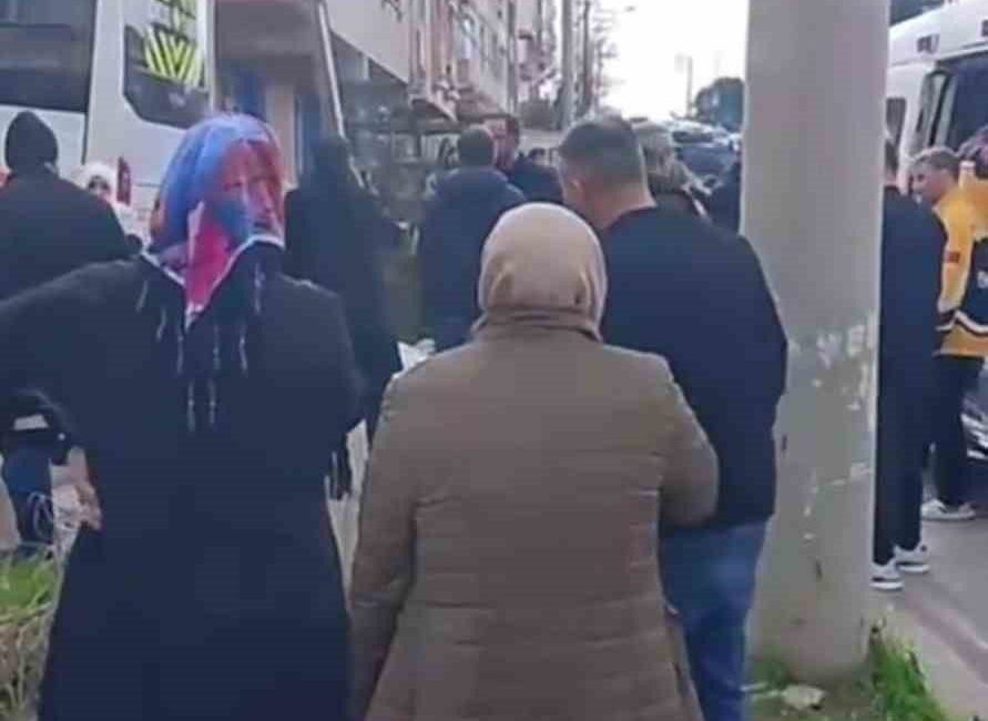 Kocaeli’nin Gebze ilçesinde okul önünde servis aracının çarptığı ilkokul öğrencisi