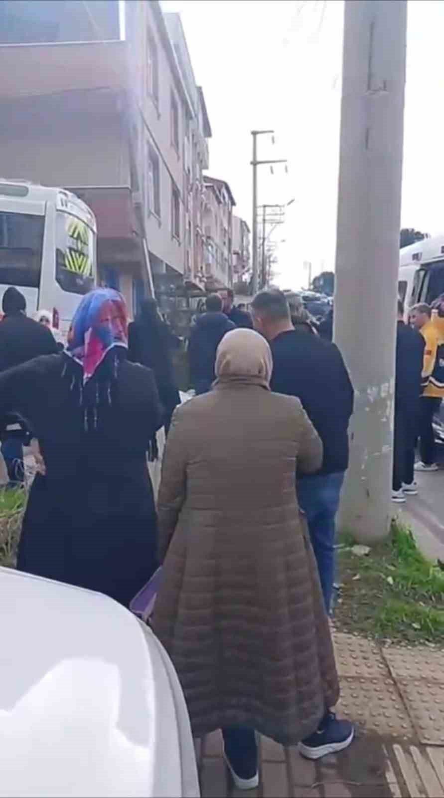 Kocaeli’nin Gebze ilçesinde okul önünde servis aracının çarptığı ilkokul öğrencisi