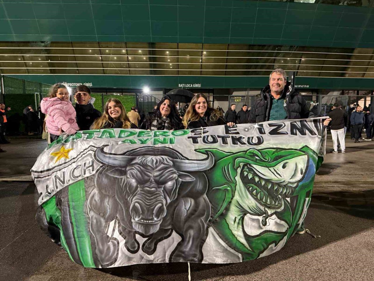 Fenerbahçe maçı öncesinde Kocaelispor’a destek vermek için Arjantin’den ailesi ile