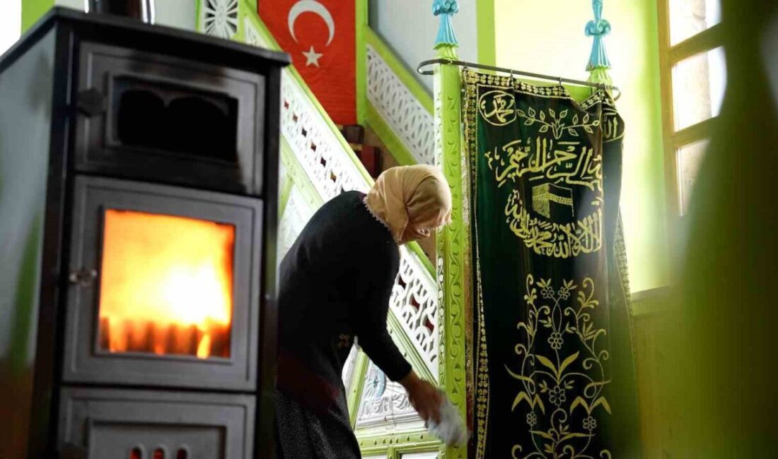 Erzincan’ın Sabırlı köyünde bulunan Sabırlı Köy Camii, Ramazan ayına girilmesiyle