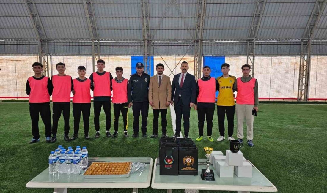Erzurum Emniyet Müdürlüğünce “Gelecek Biziz Projesi” Kapsamında Hınıs ilçesinde öğrencilere