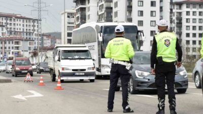 Ordu’da polis ekipleri tarafından trafik kazalarını azaltmaya yönelik yapılan denetimlerde,