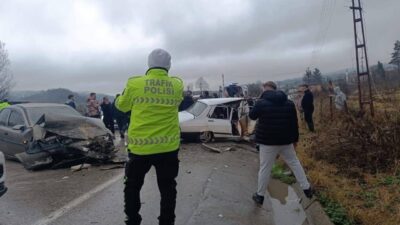 Ordu’nun Fatsa ilçesinde iki otomobilin çarpışması sonucu meydana gelen trafik