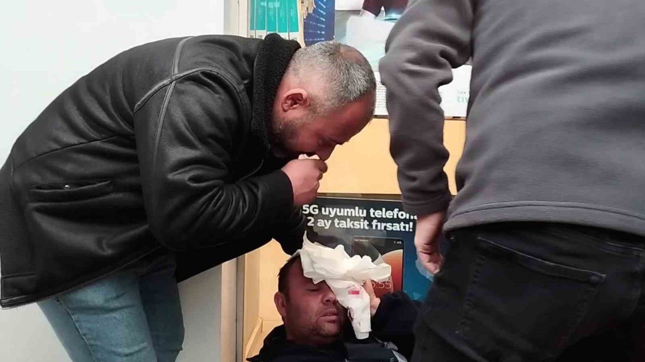 Ordu’nun Ünye ilçesinde şiddetli rüzgarda bir avukatlık ofisine ait iş