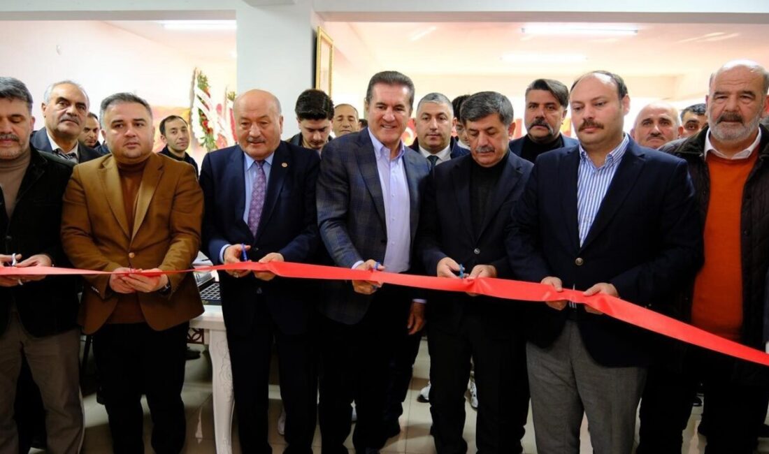 Otlukbeli İlçesi Kültür ve Yardımlaşma Derneği düzenlenen törenle hizmete açıldı.