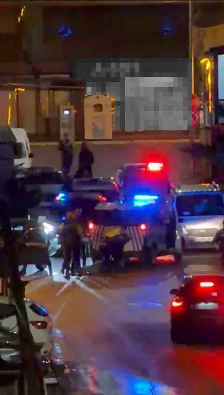 Kocaeli’nin Darıca ilçesinde polisin “Dur” ihtarına uymayan otomobilin sürücüsü, yaşanan