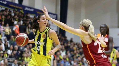 Fenerbahçe ile Galatasaray’ın karşı karşıya geldiği Kadınlar Basketbol Süper Ligi