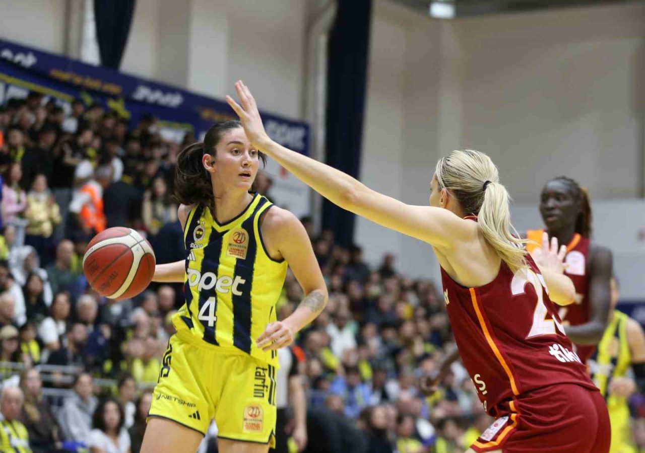 Fenerbahçe ile Galatasaray’ın karşı karşıya geldiği Kadınlar Basketbol Süper Ligi