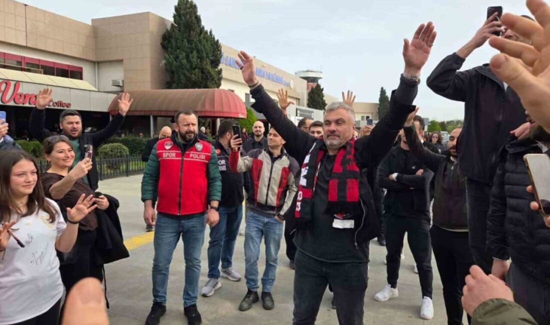 Samsunspor taraftarları, takımı geçen sezon Süper Lig’de 3. sıraya taşıyarak