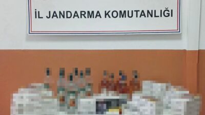 Şavşat’ta jandarma ekiplerince gerçekleştirilen denetimde bir araçta kaçak sigara ve