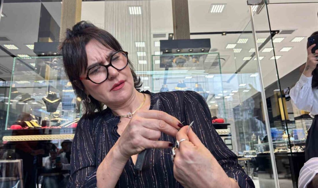 Yüzyıllardır sabır ve ustalıkla tel tel örülen Trabzon hasırı, düzenlenen