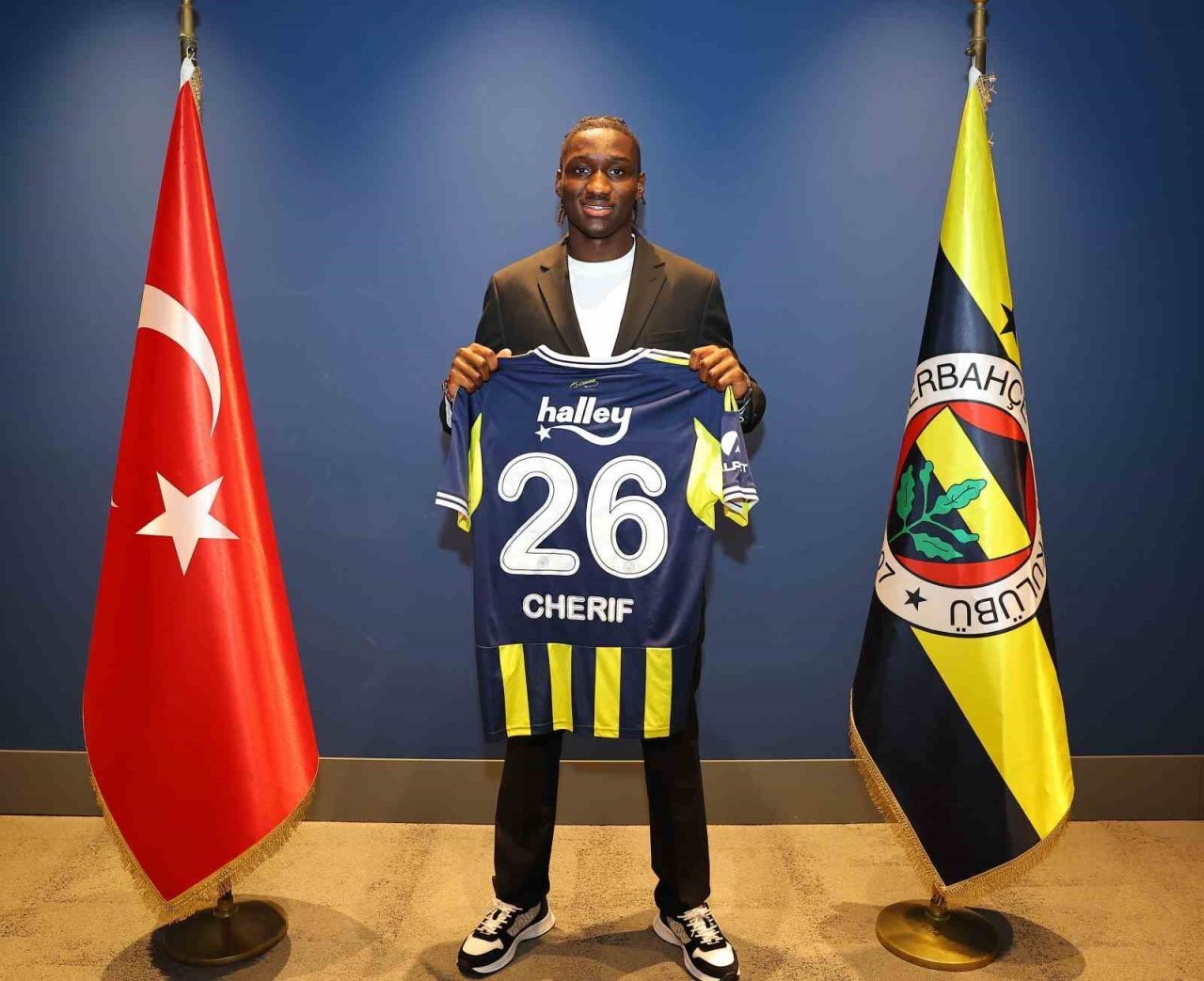 Fenerbahçe, 19 yaşındaki santrfor Sidiki Cherif’i satın alma opsiyonuyla 2025-2026