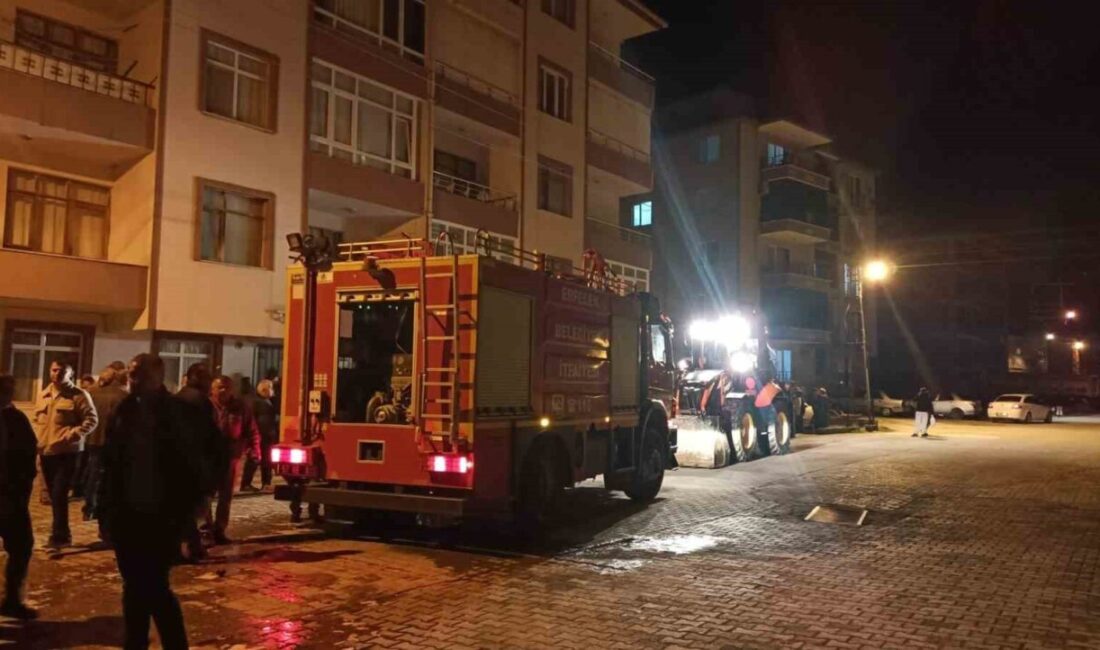 Sinop’un Erfelek ilçesinde bir binanın odunluk kısmında çıkan yangın, itfaiye