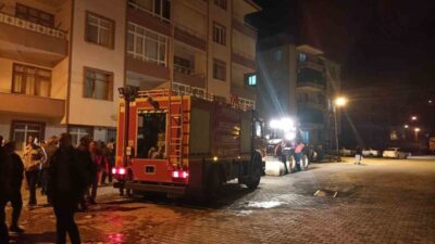 Sinop’un Erfelek ilçesinde bir binanın odunluk kısmında çıkan yangın, itfaiye