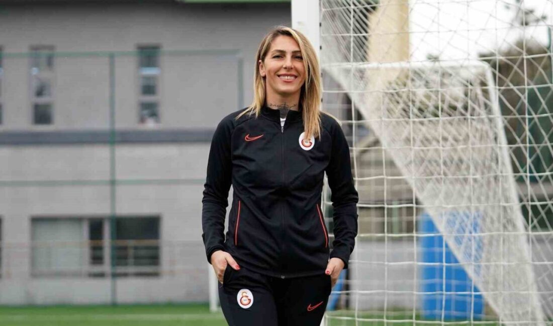 2021-2022 sezonunda Galatasaray Kadın Futbol Takımı’nı da çalıştıran Teknik Direktör