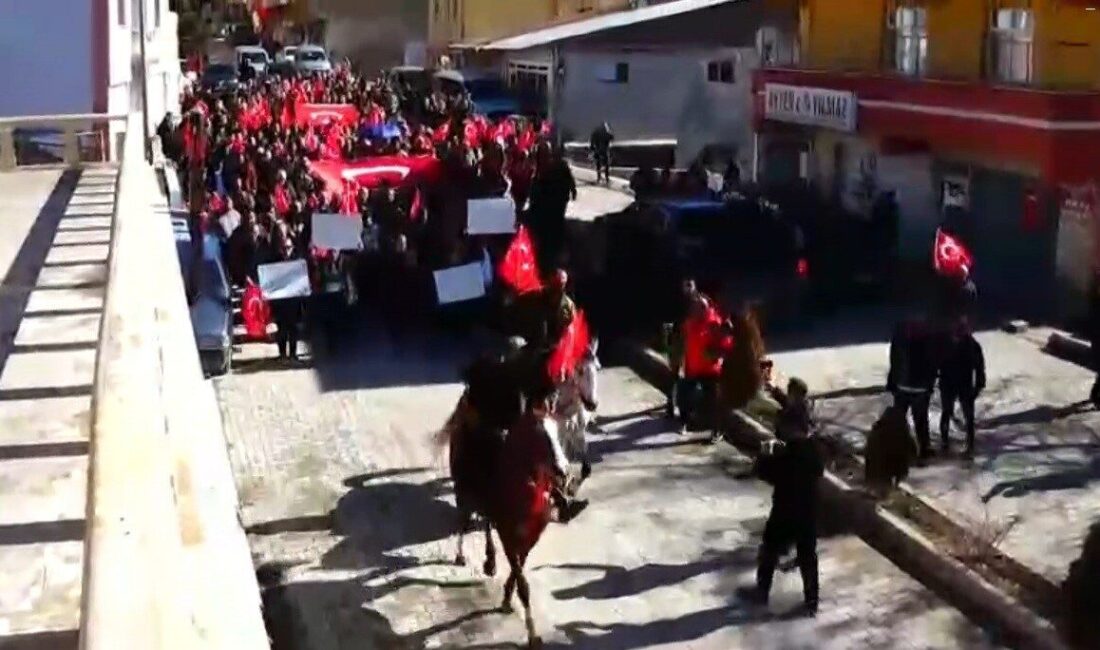 Tercan ilçesinde, Kaymakam Neslihan Kısa Duman’a destek amacıyla yürüyüş düzenlendi.