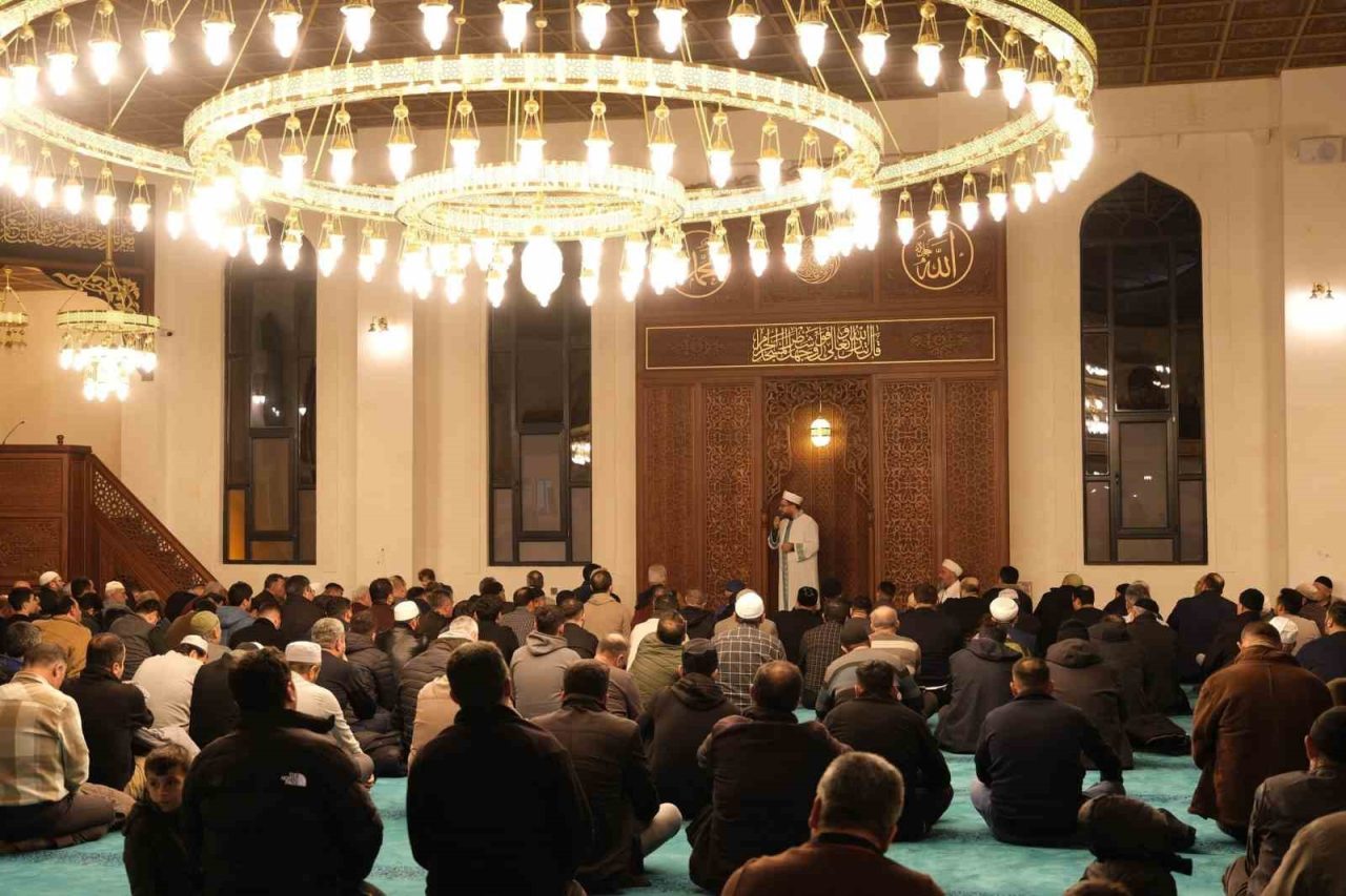 Erzincan İl Müftülüğü tarafından Berat Kandili dolayısıyla Terzibaba Mezarlığı Külliye