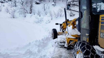 Trabzon’da il genelinde etkili olan kar yağışının ardından vatandaşların ulaşımda