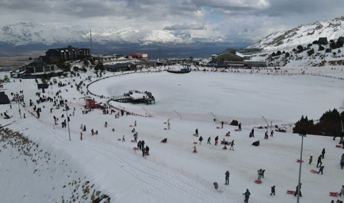 Türkiye’nin en uzun pistlerinden birine sahip Ergan Dağı Kayak Merkezi