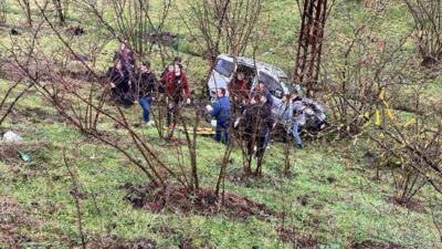 Zonguldak’ın Ereğli ilçesine bağlı Ormanlı beldesi girişinde üç aracın karıştığı