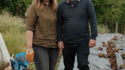 Trabzon’un Yomra ilçesinde faaliyet gösteren bir zincir restoranda yedikleri tost