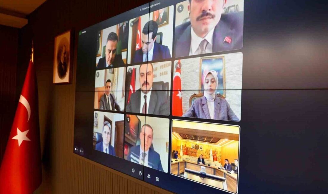 Erzincan Valisi Hamza Aydoğdu başkanlığında, vali yardımcıları ve ilçe kaymakamlarının