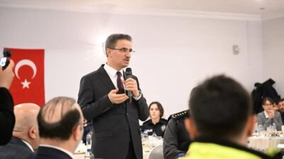 Erzurum Valisi Aydın Baruş, protokolün katılımıyla Polis Evi’nde emniyet mensuplarıyla