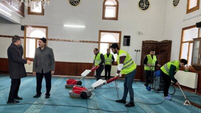 Ramazan ayı öncesi Erzurum’da, Yakutiye Belediyesi ekipleri tarafından camilerde temizlik
