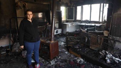 Hatay’da 4 evladıyla birlikte yaşayan Melek Uzun’un evi alevlere teslim