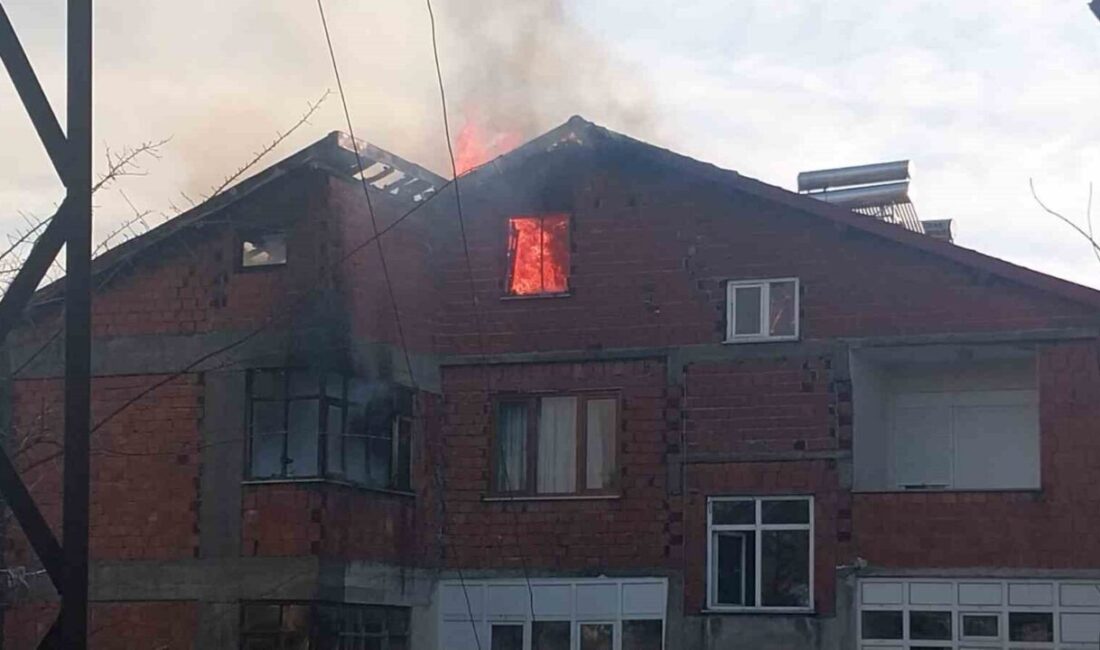 Zonguldak’ın Beycuma beldesinde 6 katlı binanın çatı katında çıkan yangın
