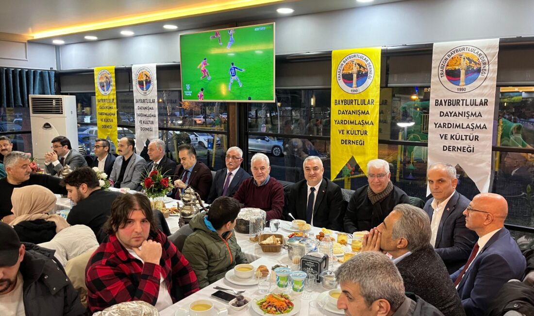 

Trabzon Bayburtlular Derneği’nin her yıl geleneksel olarak düzenlediği iftar yemeği