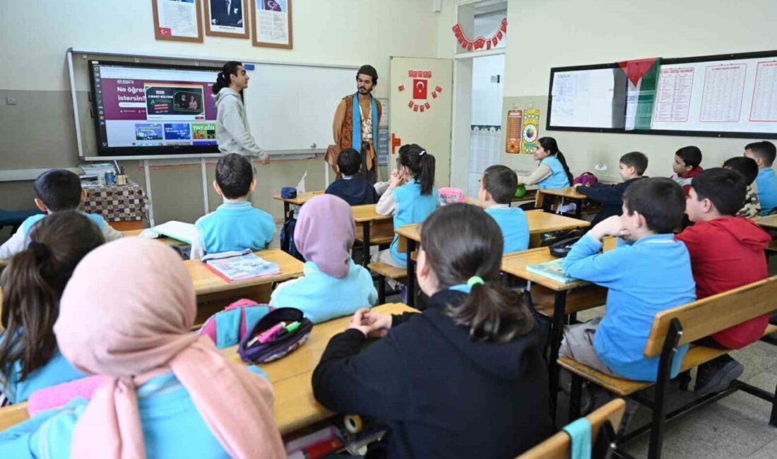 Konya Büyükşehir Belediyesi, Konya genelindeki okullarda hayata geçirdiği “Çat Kapı