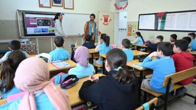 Konya Büyükşehir Belediyesi, Konya genelindeki okullarda hayata geçirdiği “Çat Kapı