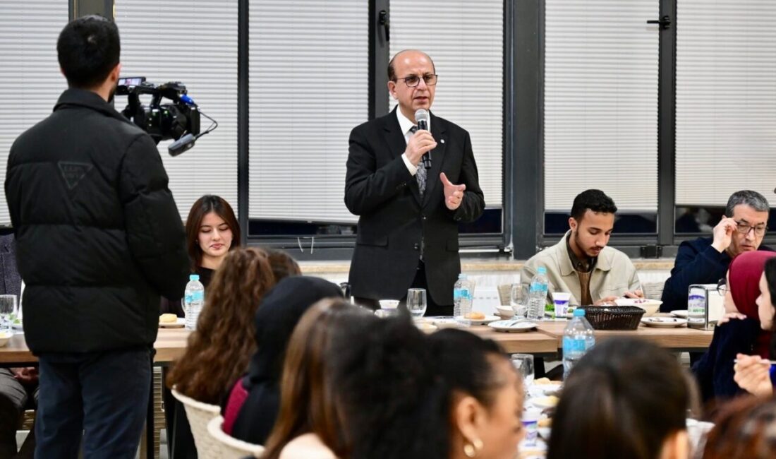 Yeşilyurt Belediye Başkanı Prof. Dr. İlhan Geçit, dünyanın farklı ülkelerinden
