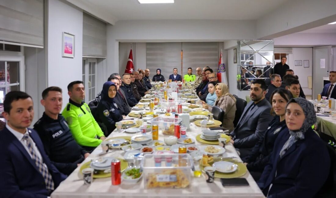 Bayburt Valiliği tarafından düzenlenen iftar programında, Vali Mustafa Eldivan, Bayburt