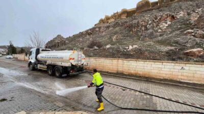Bayburt’ta hava sıcaklıklarının mevsim normallerinde seyretmesiyle birlikte bahar temizliği çalışmalarına